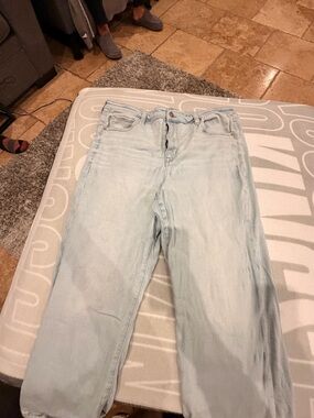 American Eagle Outfitters Light Wash Straight-Leg Jeans